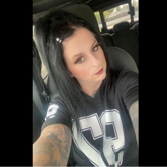 Meet your Posher, Lori - Picture 6 of 6